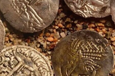 Flattery and Flans: Imitation in Islamic Numismatics